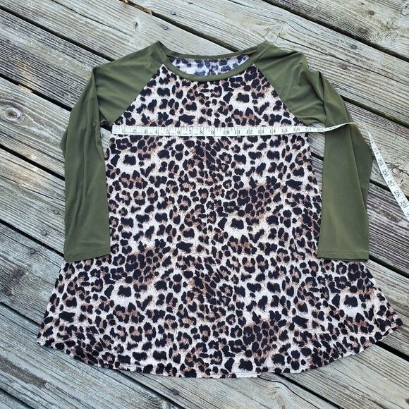 Womens Sz Medium Tunic Animal Print With Green Long Sleeves - Picture 4 of 5